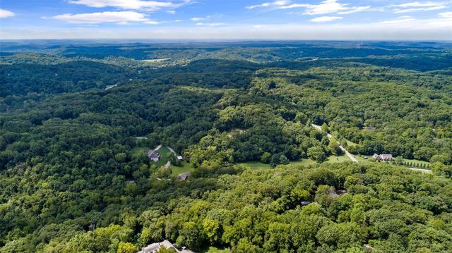 18520 Hawks Hill Road, Wildwood, MO 63069