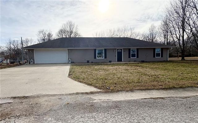 103 W Locust Street, Archie, MO 64725
