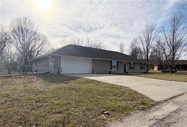 103 W Locust Street, Archie, MO 64725