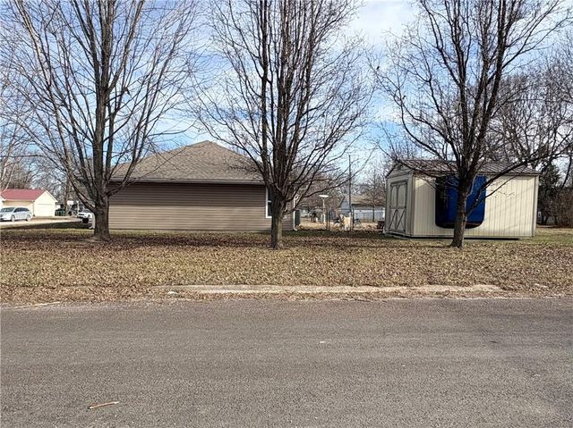 103 W Locust Street, Archie, MO 64725