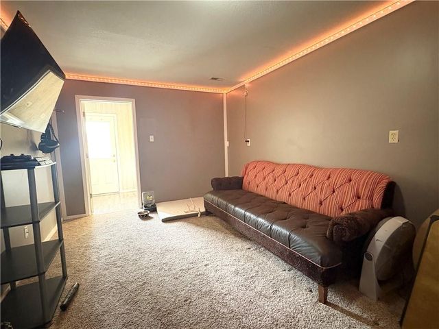 103 W Locust Street, Archie, MO 64725