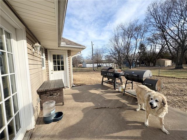 103 W Locust Street, Archie, MO 64725