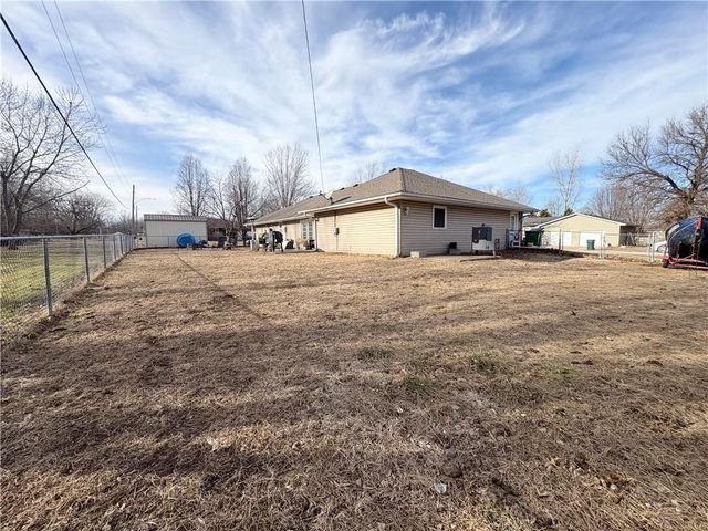 103 W Locust Street, Archie, MO 64725