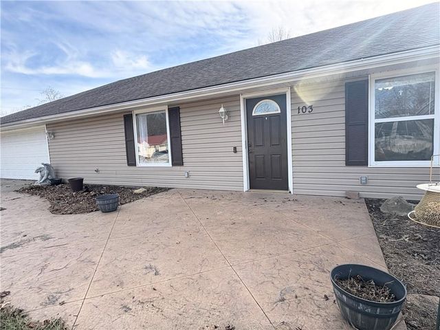 103 W Locust Street, Archie, MO 64725