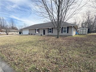 103 W Locust Street, Archie, MO 64725