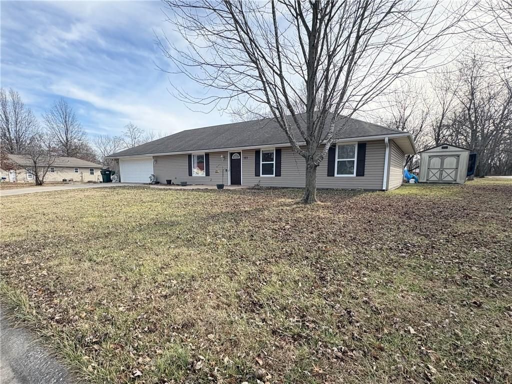 103 W Locust Street, Archie, MO 64725