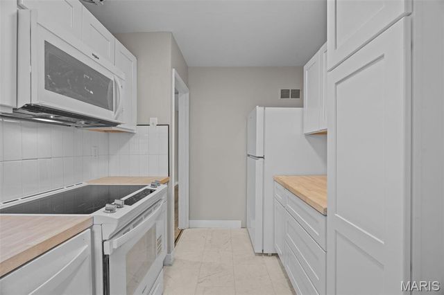 7431 Esterbrook Drive, St Louis, MO 63136