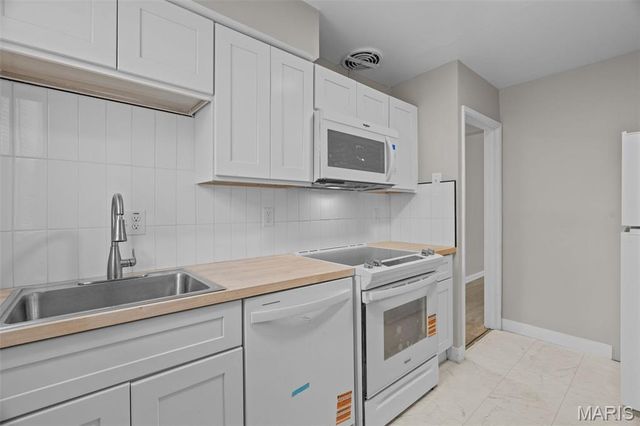 7431 Esterbrook Drive, St Louis, MO 63136