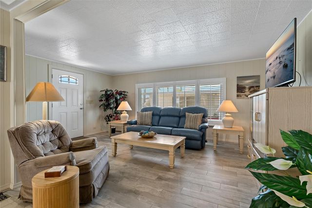 3301 ALT 19 611, Palm Harbor, FL 34683