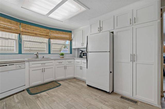 3301 ALT 19 611, Palm Harbor, FL 34683