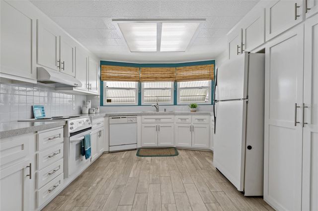 3301 ALT 19 611, Palm Harbor, FL 34683