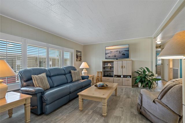 3301 ALT 19 611, Palm Harbor, FL 34683