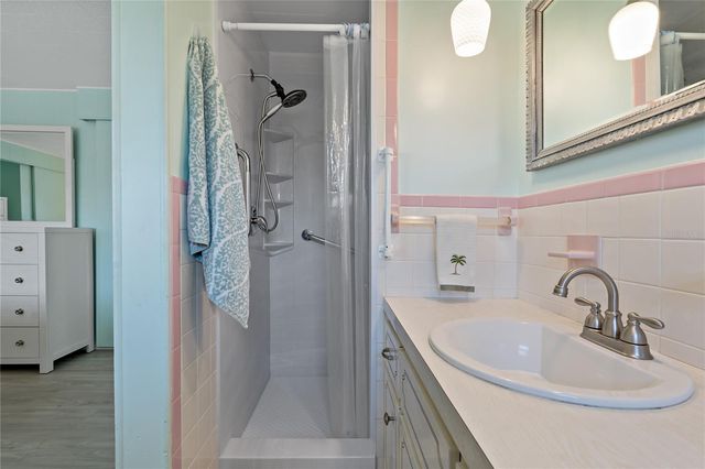 3301 ALT 19 611, Palm Harbor, FL 34683