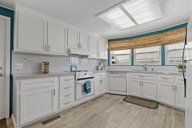 3301 ALT 19 611, Palm Harbor, FL 34683