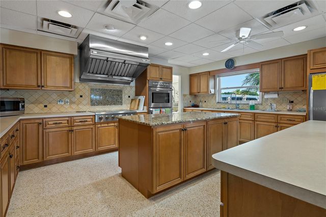 3301 ALT 19 611, Palm Harbor, FL 34683