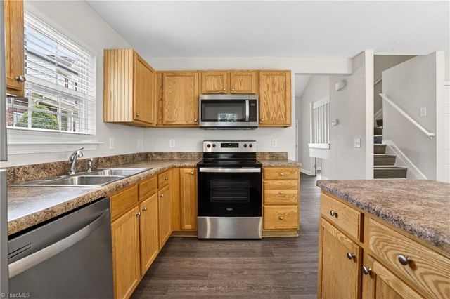 614 Grasswren Way, Greensboro, NC 27409