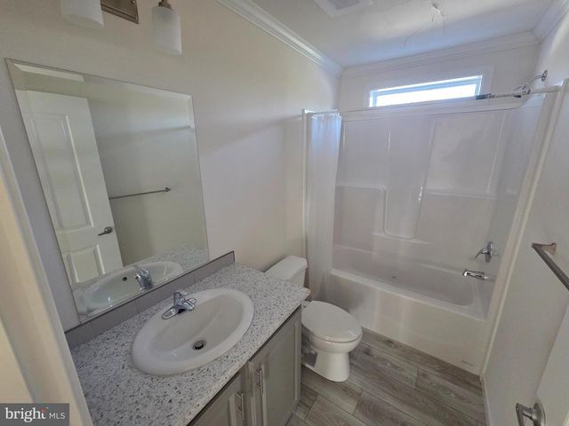 10 WOODEDGE DR, Quakertown, PA 18951