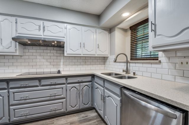 322 Cardinal Creek Drive, Duncanville, TX 75137