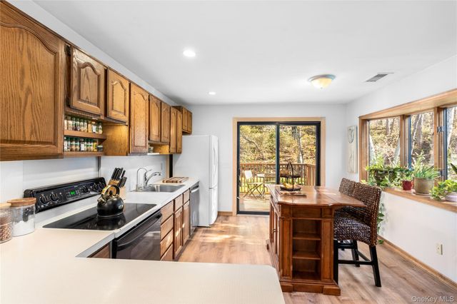 8 Hill Drive, Riverhead, NY 11901