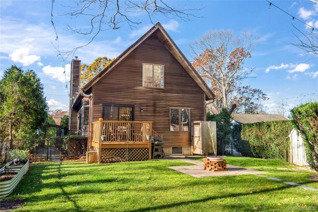 8 Hill Drive, Riverhead, NY 11901