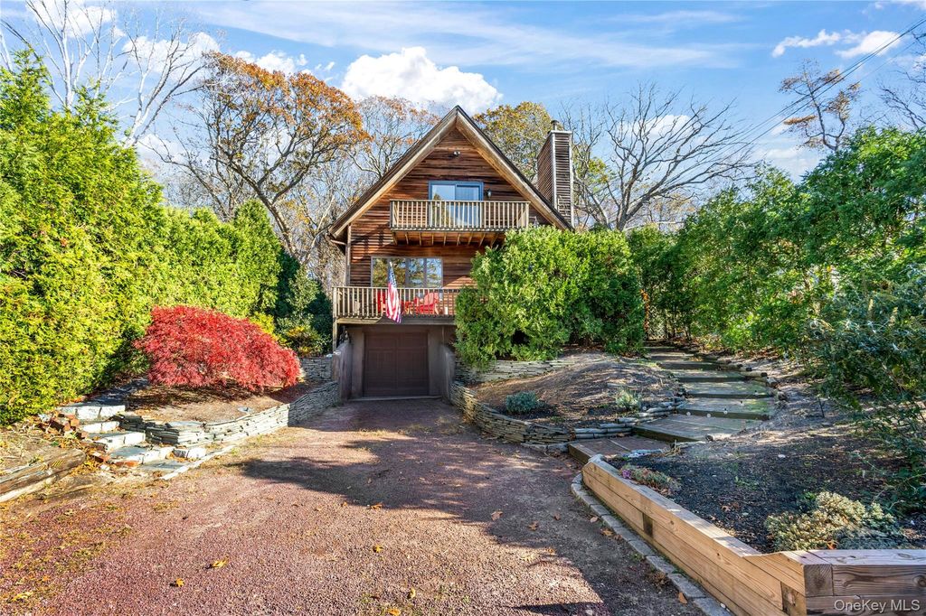 8 Hill Drive, Riverhead, NY 11901