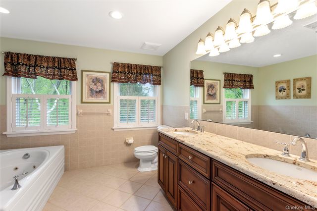 56 Lagoon Court W, South Jamesport, NY 11901