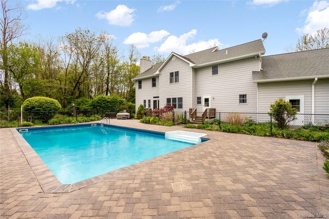 56 Lagoon Court W, South Jamesport, NY 11901