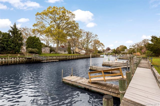 56 Lagoon Court W, South Jamesport, NY 11901