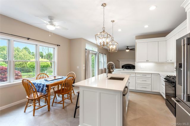 56 Lagoon Court W, South Jamesport, NY 11901