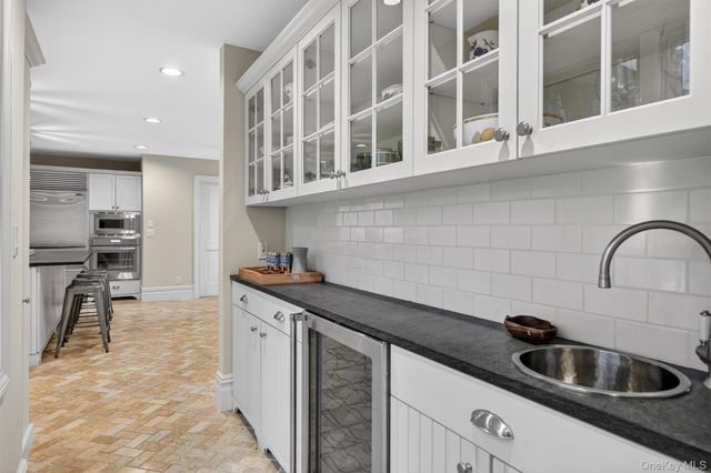 6 W Sunnyside Lane, Irvington, NY 10533