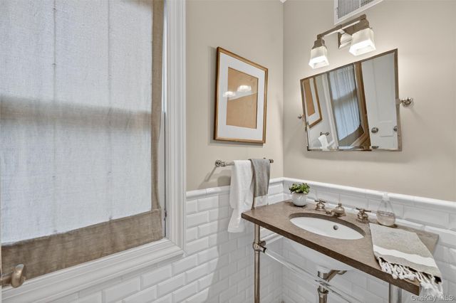 6 W Sunnyside Lane, Irvington, NY 10533