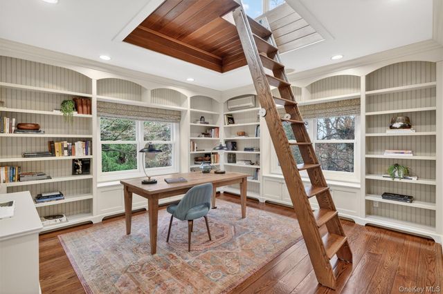 6 W Sunnyside Lane, Irvington, NY 10533