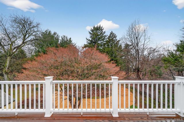 6 W Sunnyside Lane, Irvington, NY 10533