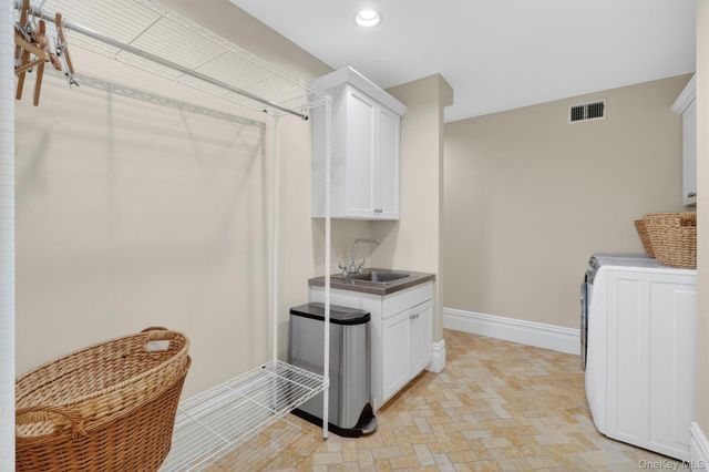 6 W Sunnyside Lane, Irvington, NY 10533