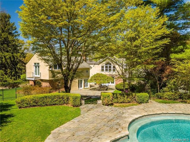 6 W Sunnyside Lane, Irvington, NY 10533