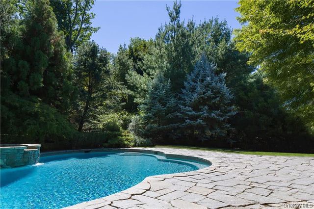 6 W Sunnyside Lane, Irvington, NY 10533