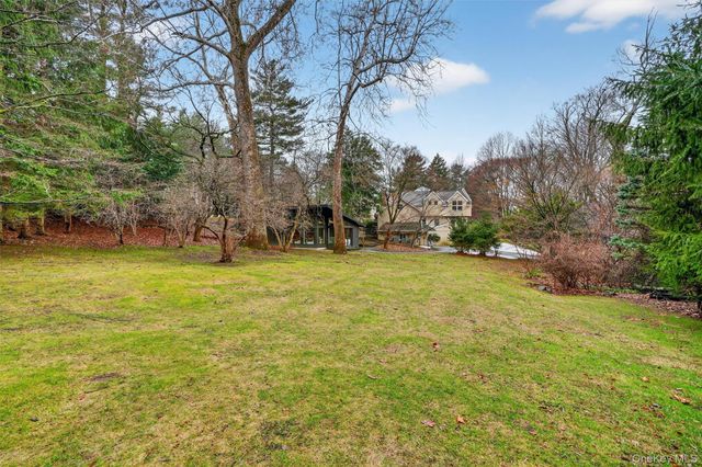 6 W Sunnyside Lane, Irvington, NY 10533