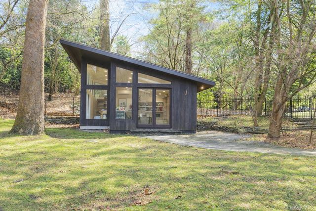 6 W Sunnyside Lane, Irvington, NY 10533