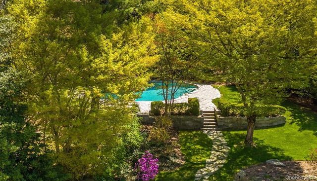 6 W Sunnyside Lane, Irvington, NY 10533