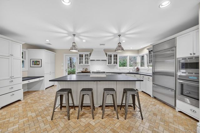 6 W Sunnyside Lane, Irvington, NY 10533