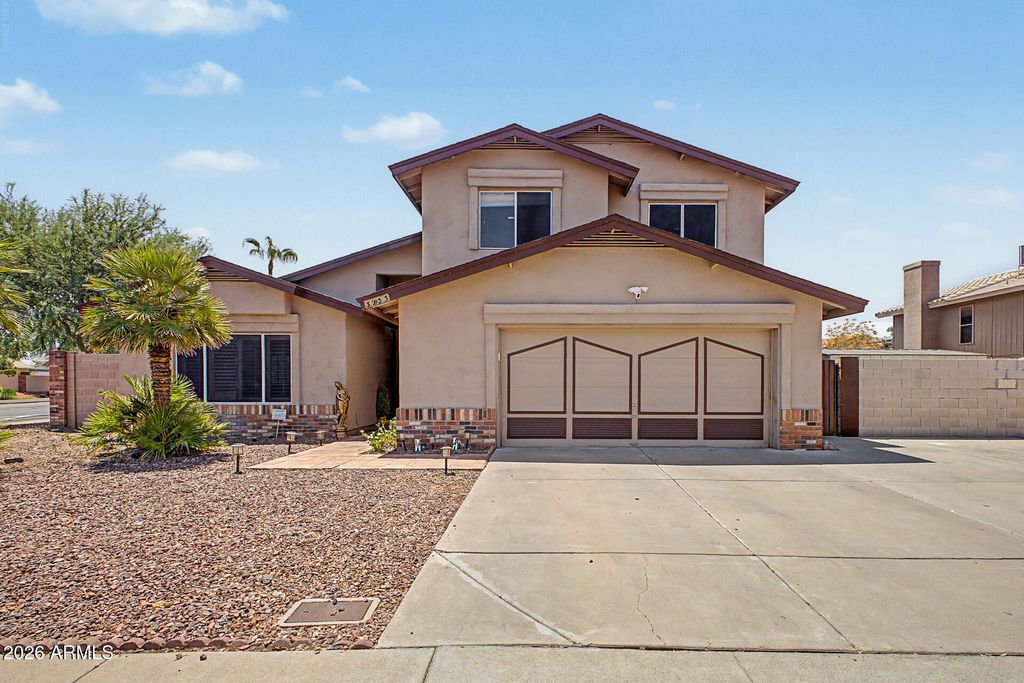 3933 W SAGUARO PARK Lane, Glendale, AZ 85310 — photo 2