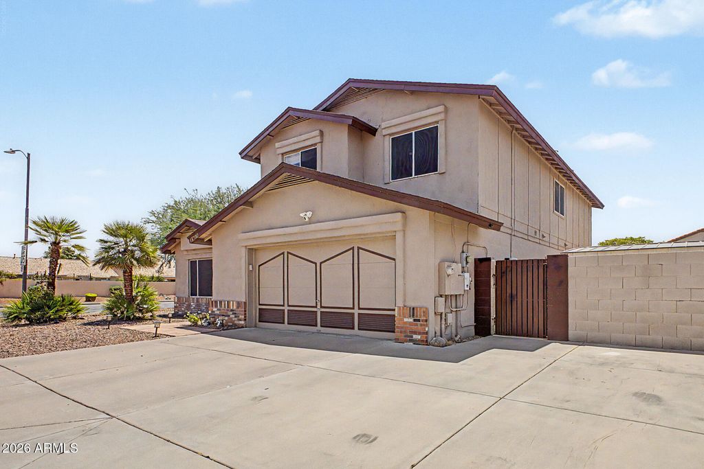 3933 W SAGUARO PARK Lane, Glendale, AZ 85310 — photo 3