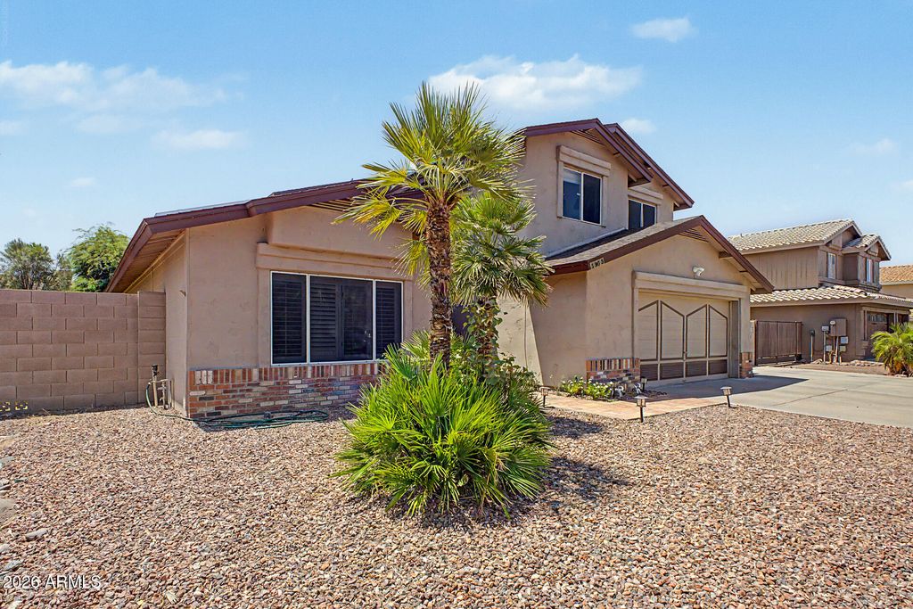3933 W SAGUARO PARK Lane, Glendale, AZ 85310 — photo 4