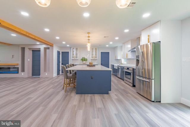 11 STOOPVILLE RD, Newtown, PA 18940