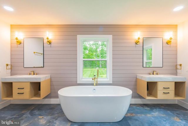 11 STOOPVILLE RD, Newtown, PA 18940