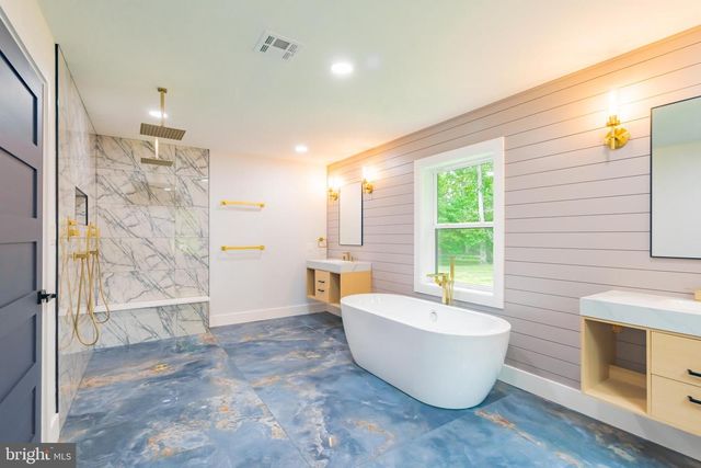 11 STOOPVILLE RD, Newtown, PA 18940