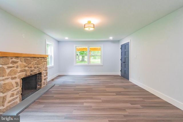 11 STOOPVILLE RD, Newtown, PA 18940