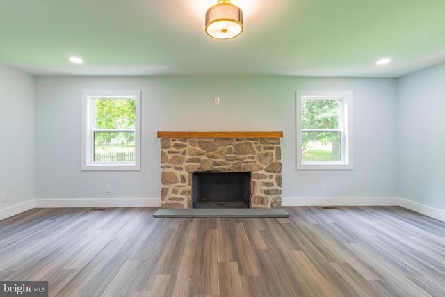 11 STOOPVILLE RD, Newtown, PA 18940