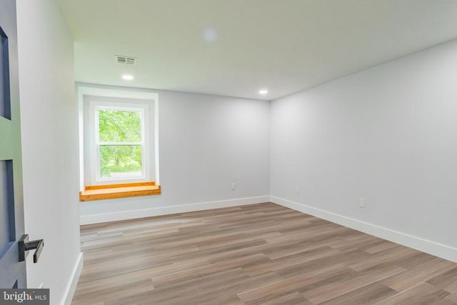 11 STOOPVILLE RD, Newtown, PA 18940