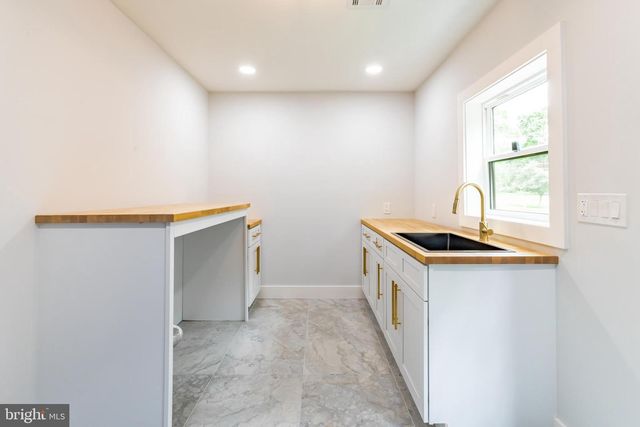 11 STOOPVILLE RD, Newtown, PA 18940